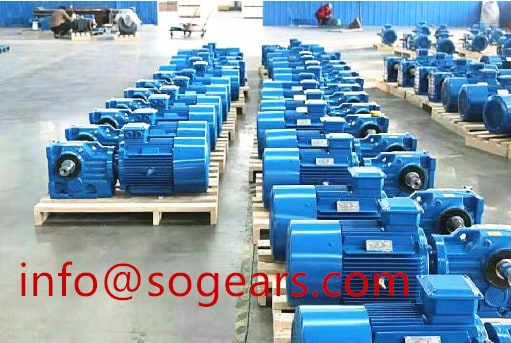 Helical gear-worm right angle gear reducer