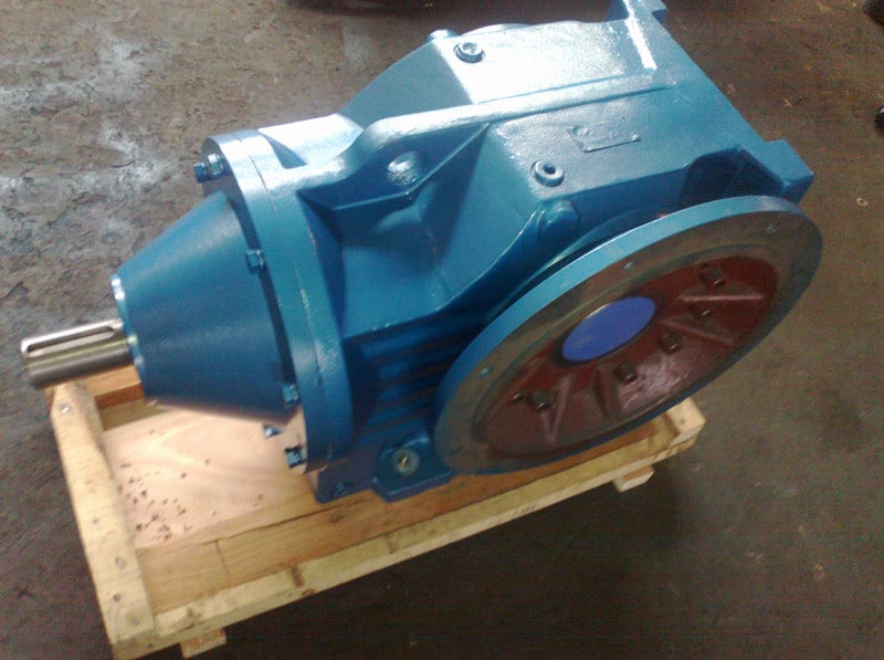Helical gear-worm right angle gear reducer
